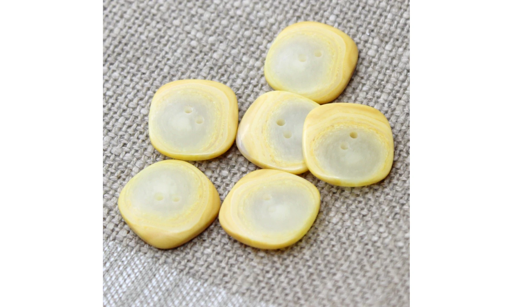 6 Boutons / 20MM / Carré Jaune