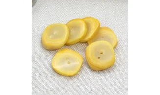 6 Boutons / 16MM / Carré Jaune