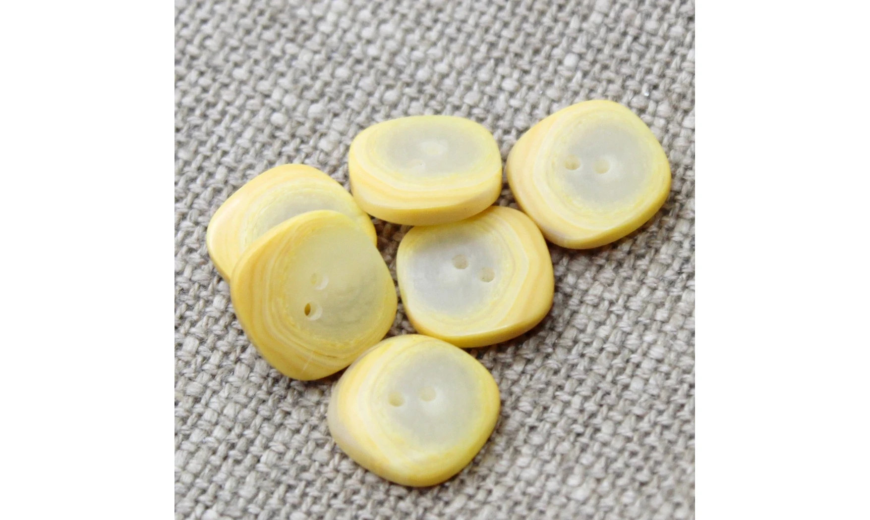 6 Boutons / 16MM / Carré Jaune