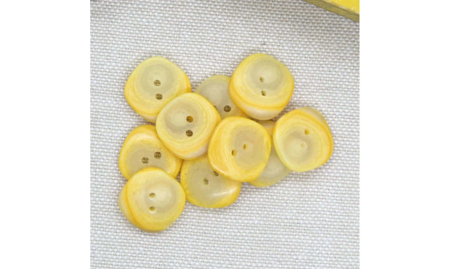 6 Boutons / 14MM / Carré Jaune