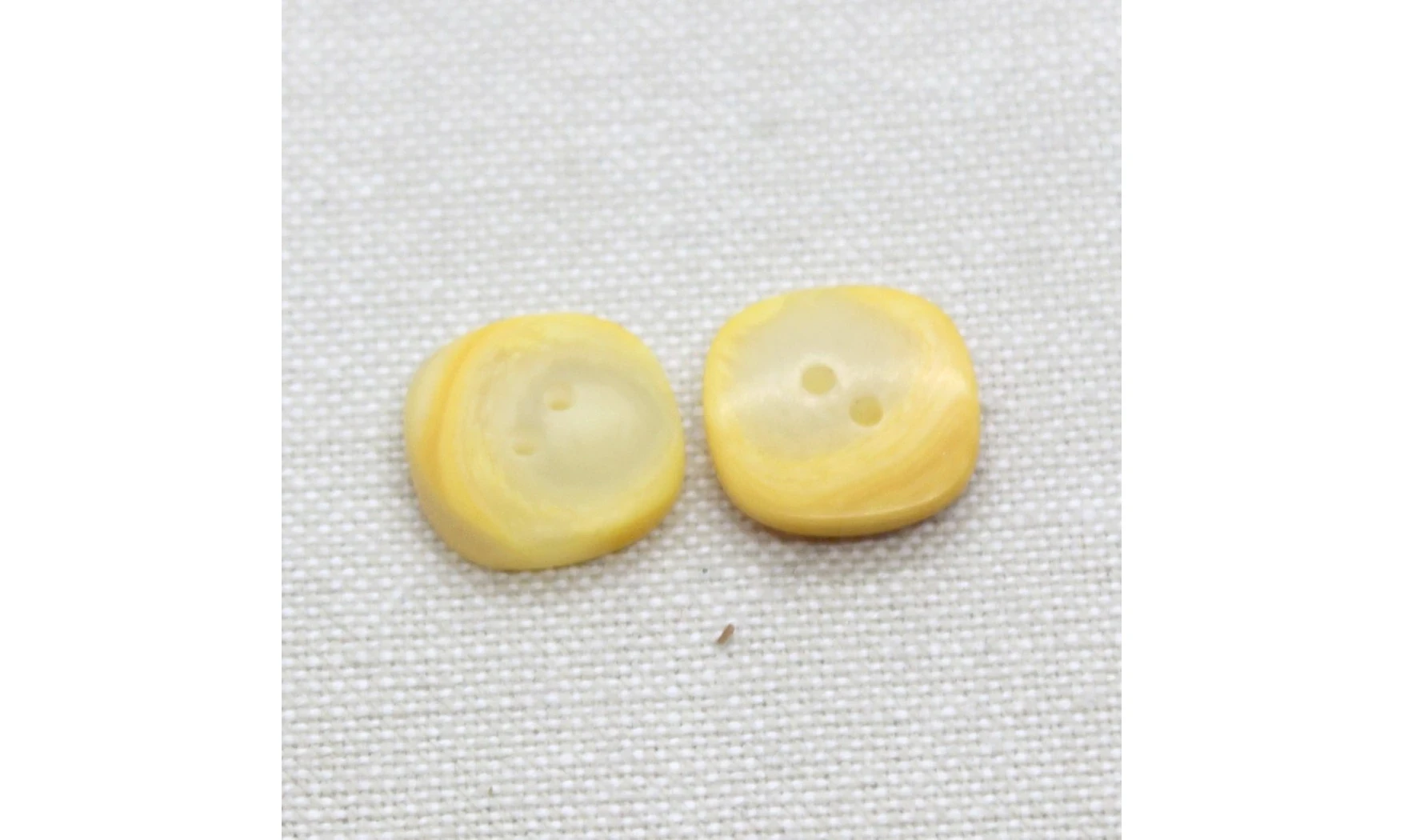 6 Boutons / 14MM / Carré Jaune