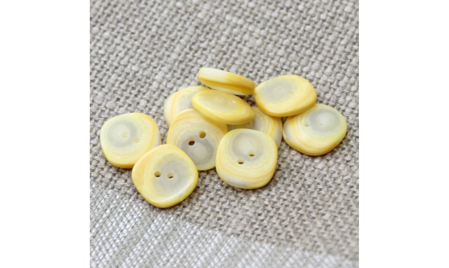 6 Boutons / 14MM / Carré Jaune