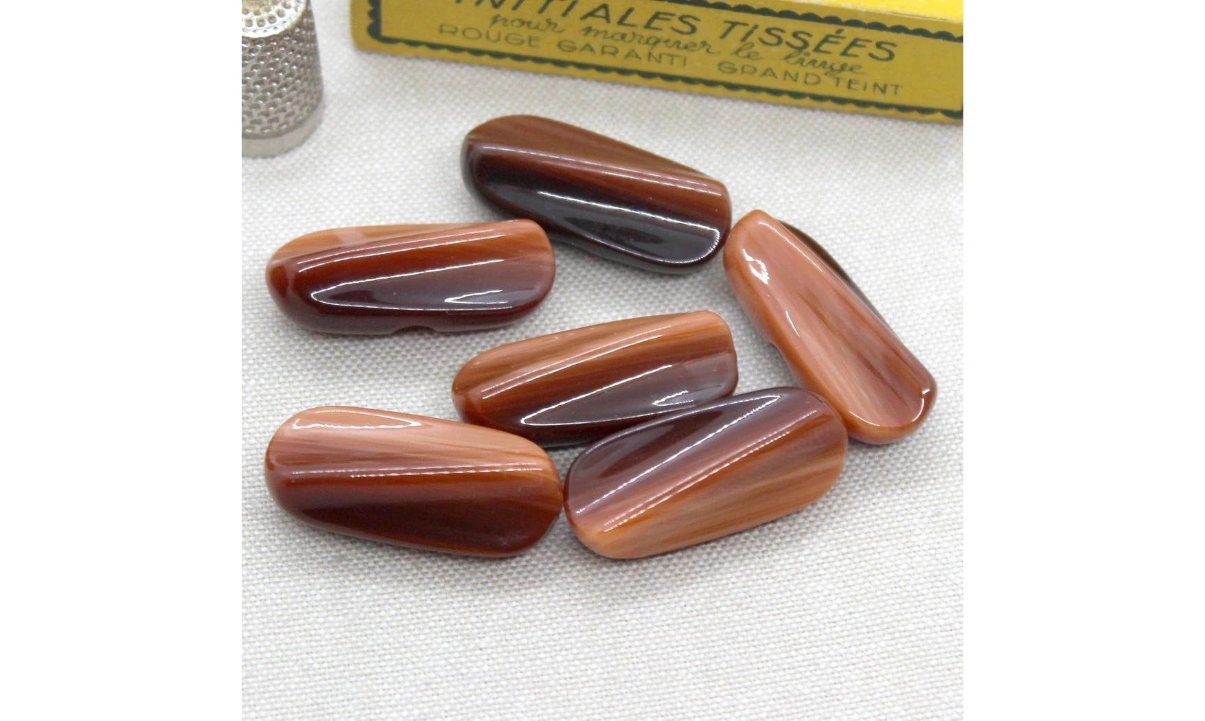 6 Boutons / 15x34MM / Brun orangé