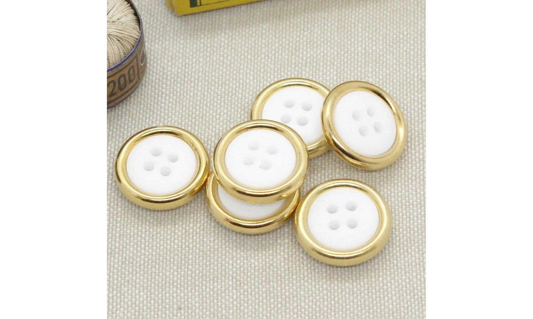 Vintage Button 064B