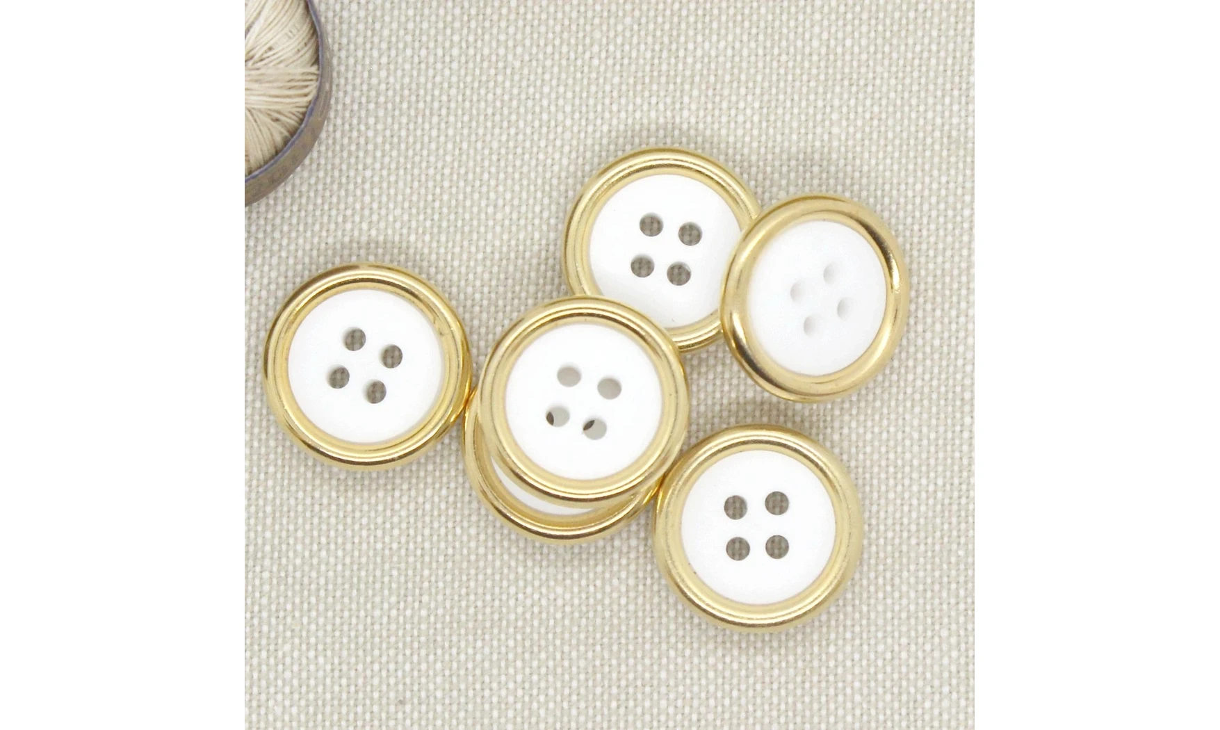 Vintage Button 064B
