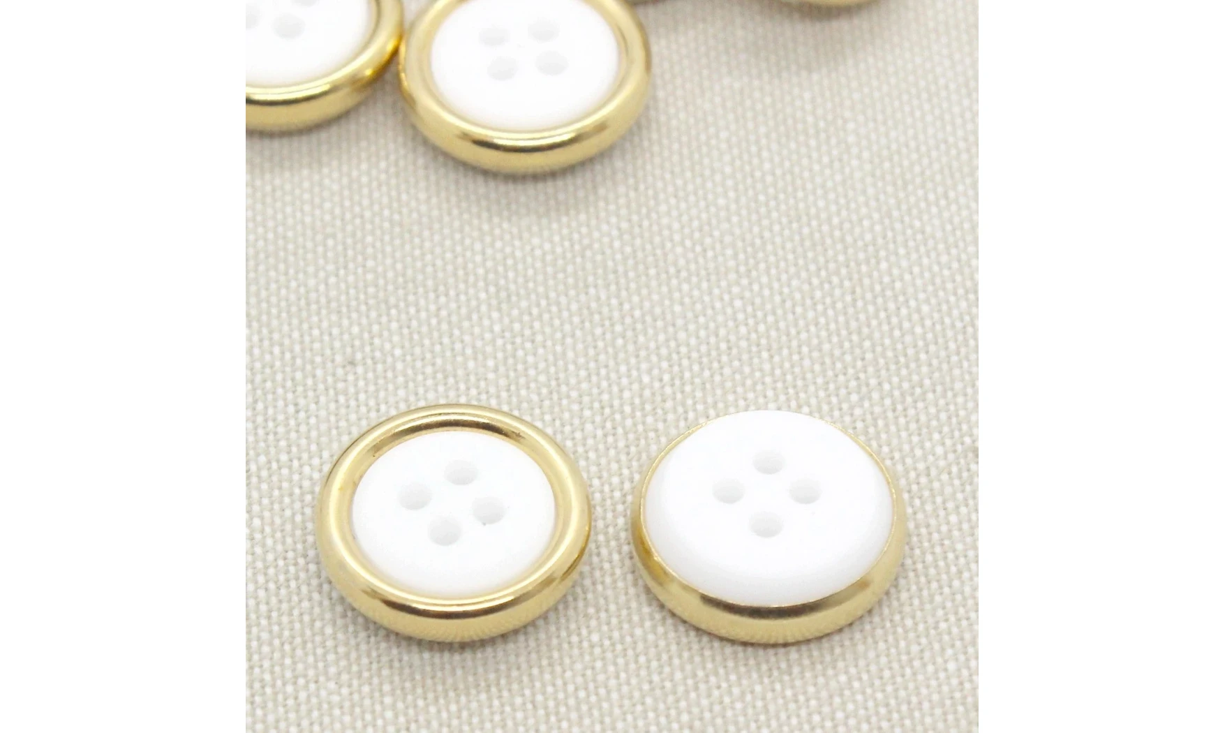 Vintage Button 064B