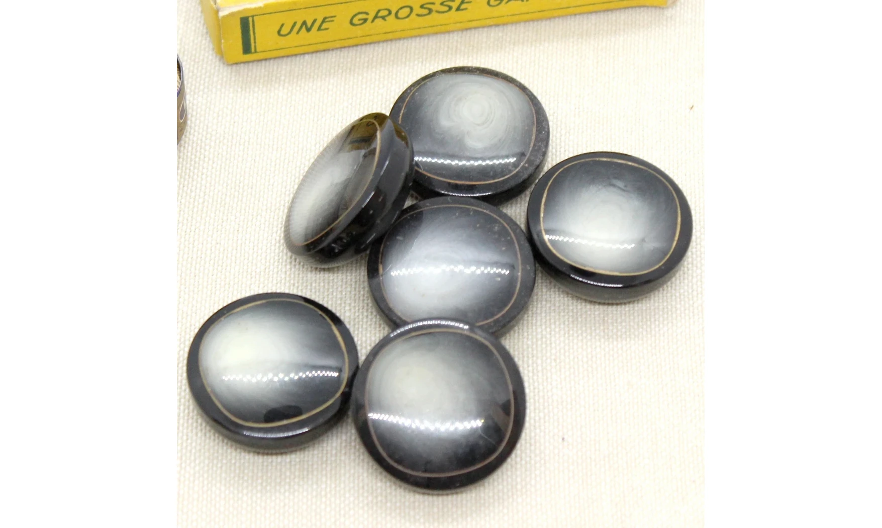 Vintage Button 132B-2