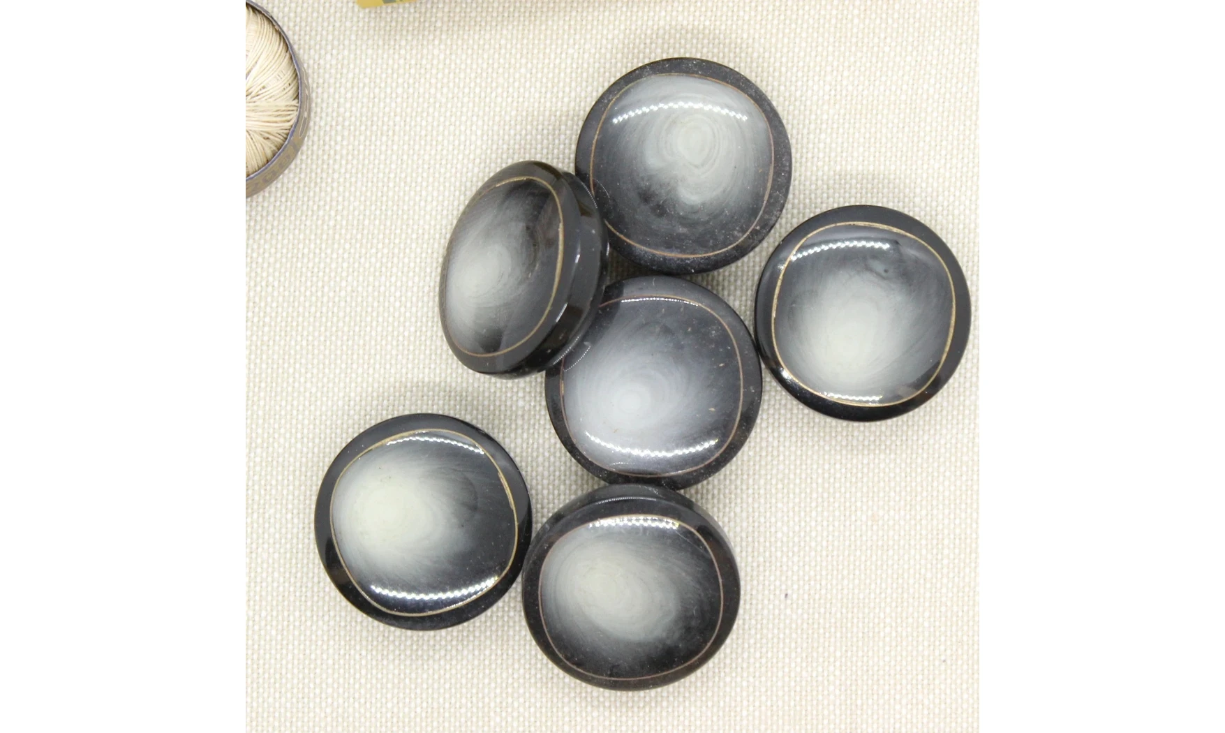 Vintage Button 132B-2