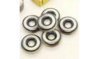 6 boutons / 28MM / Noir et Ivoire