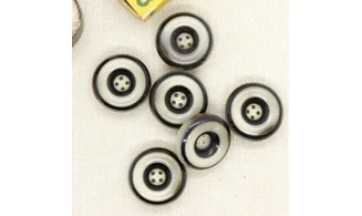 Vintage Button 062B