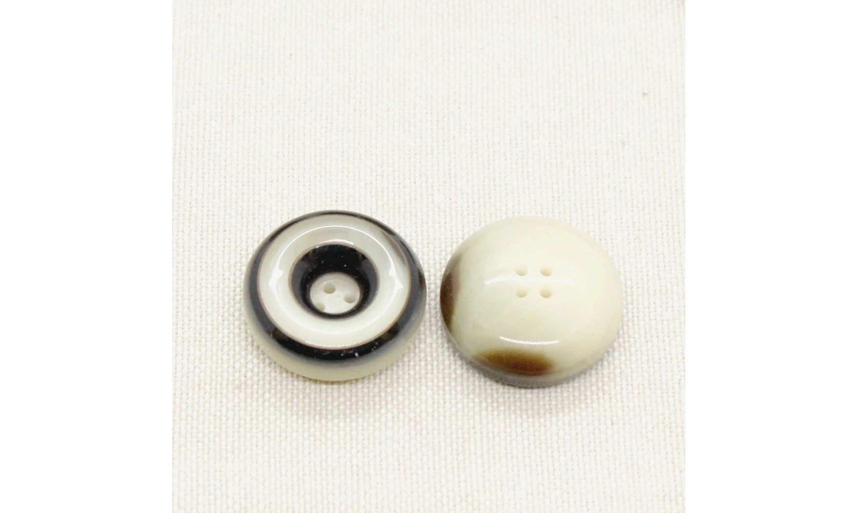Vintage Button 062B