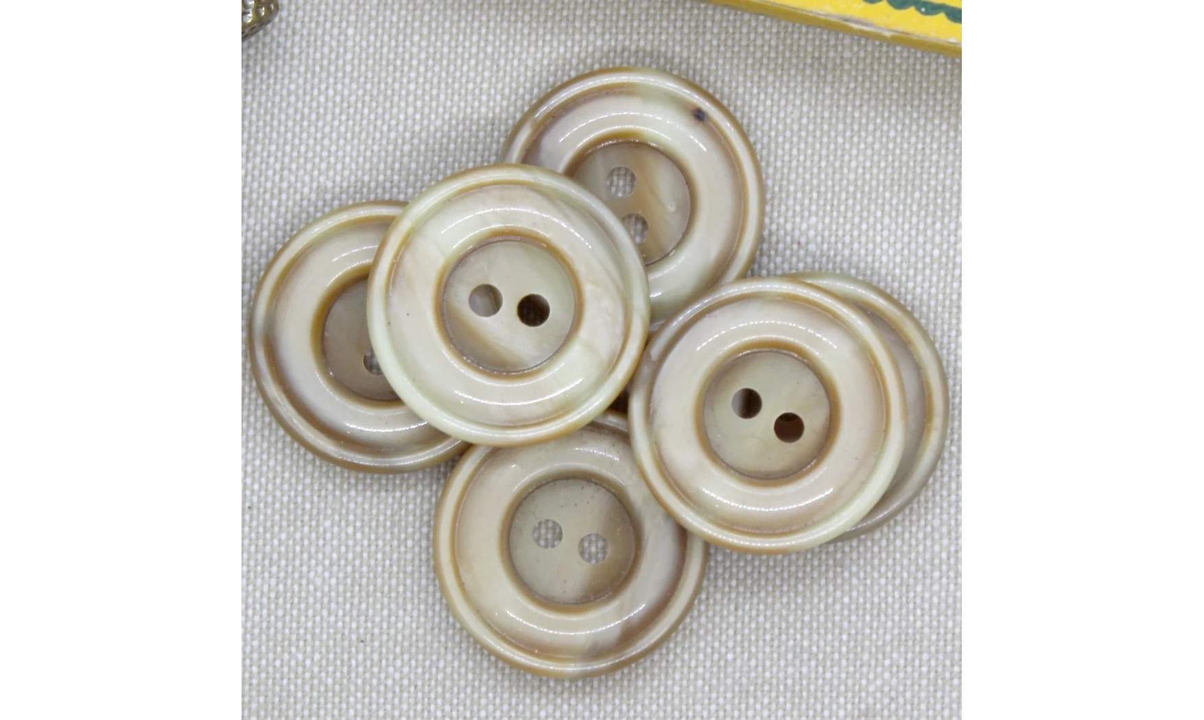 6 Boutons / 26MM / Brun