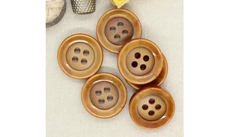 6 boutons / 26,5MM / Brun caramel