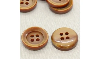 6 boutons / 26,5MM / Brun caramel