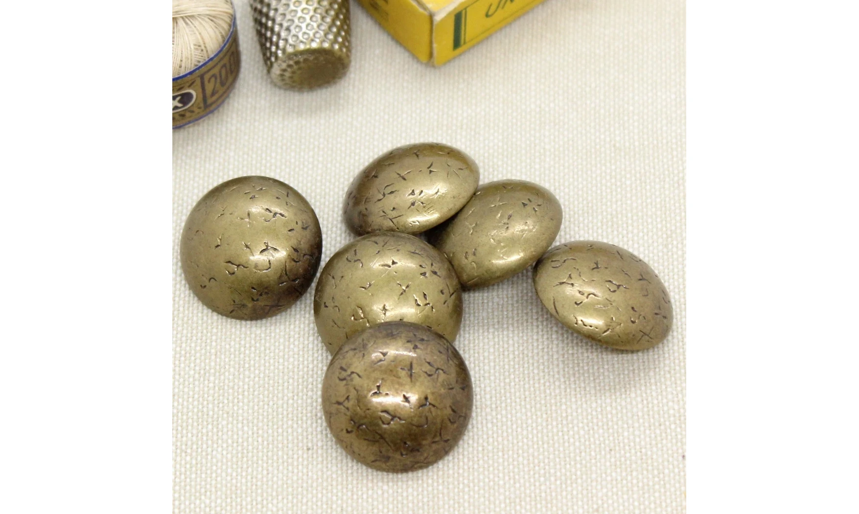 6 boutons / 21,5MM / Doré