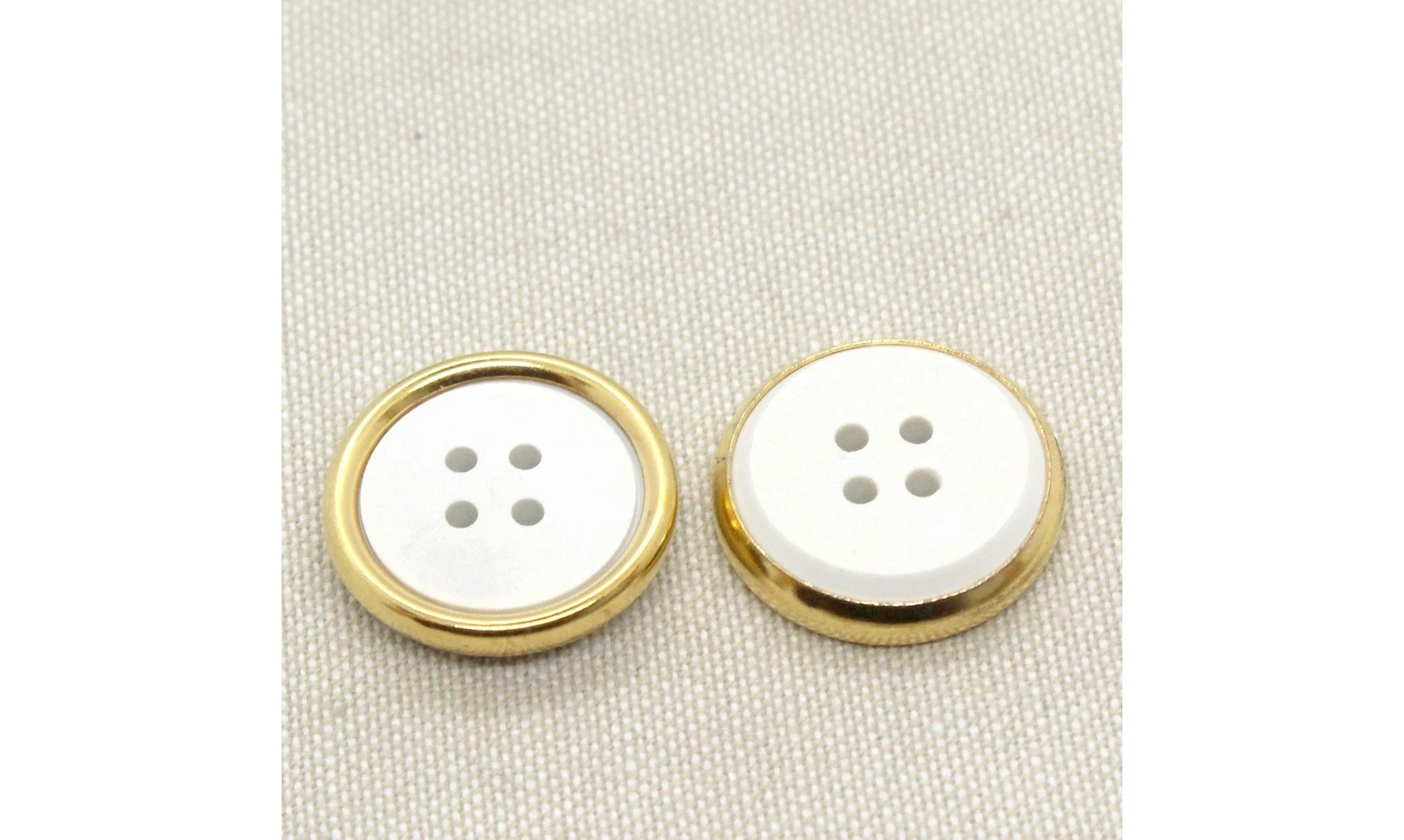 Vintage Button 063B