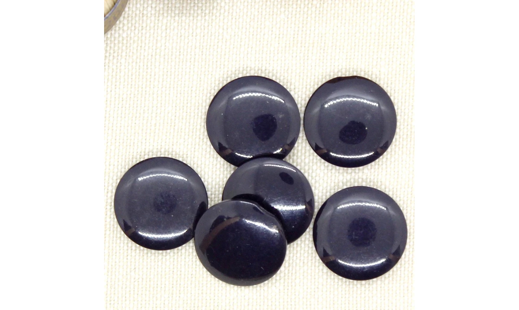 Vintage Button 047B