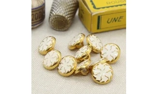 6 Boutons / 12MM / Blanc "Hélice"