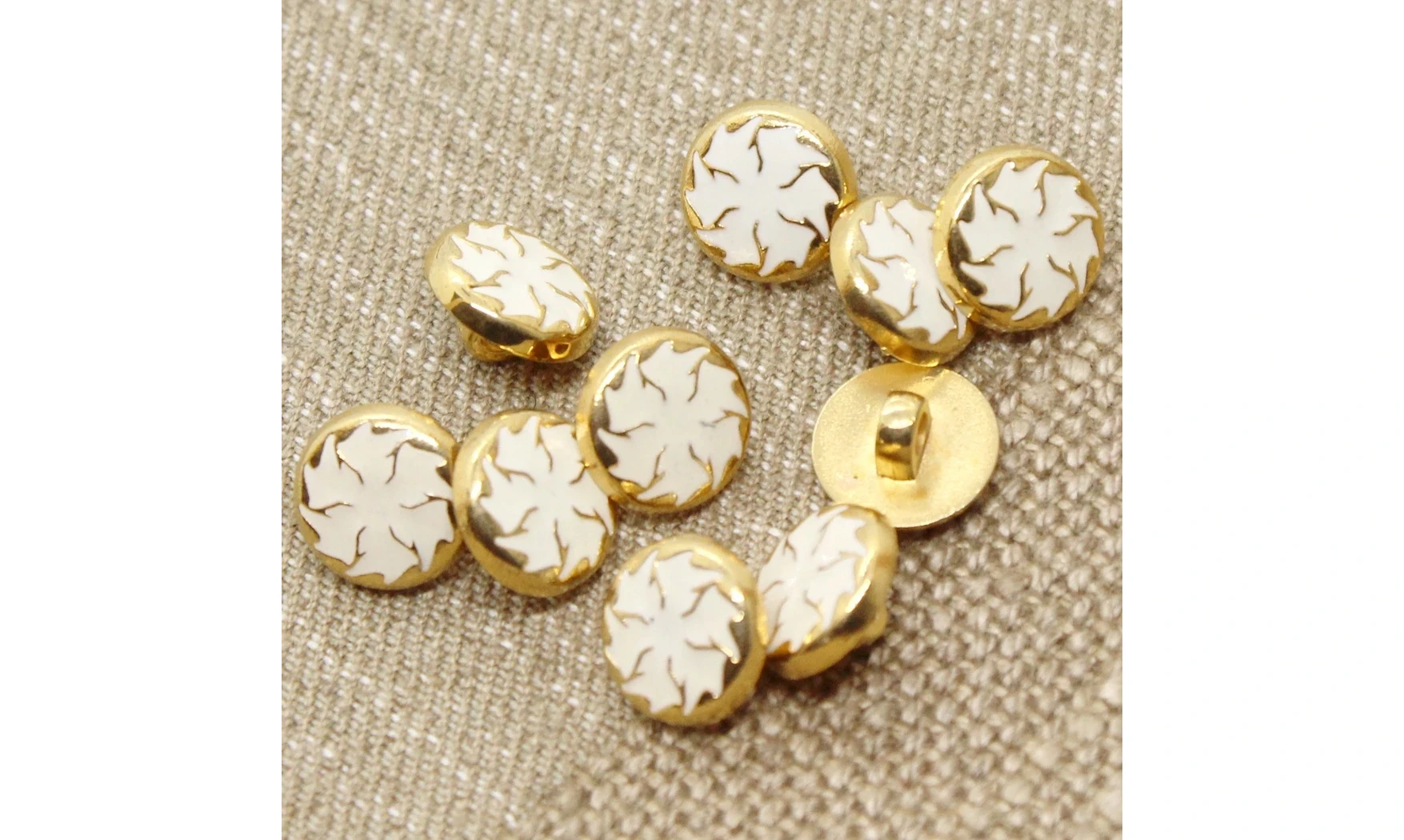 6 Boutons / 12MM / Blanc "Hélice"