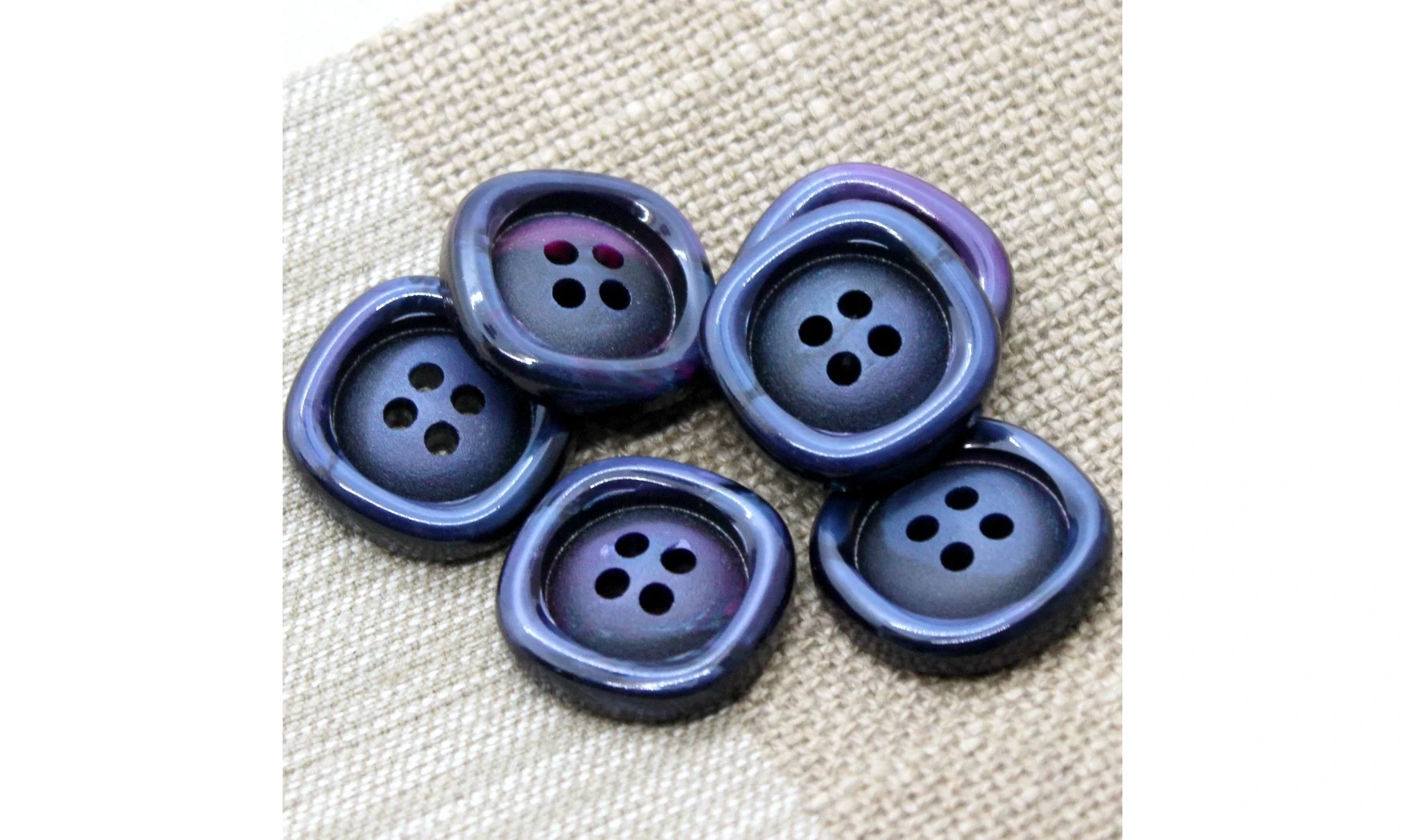 Vintage Button 087B