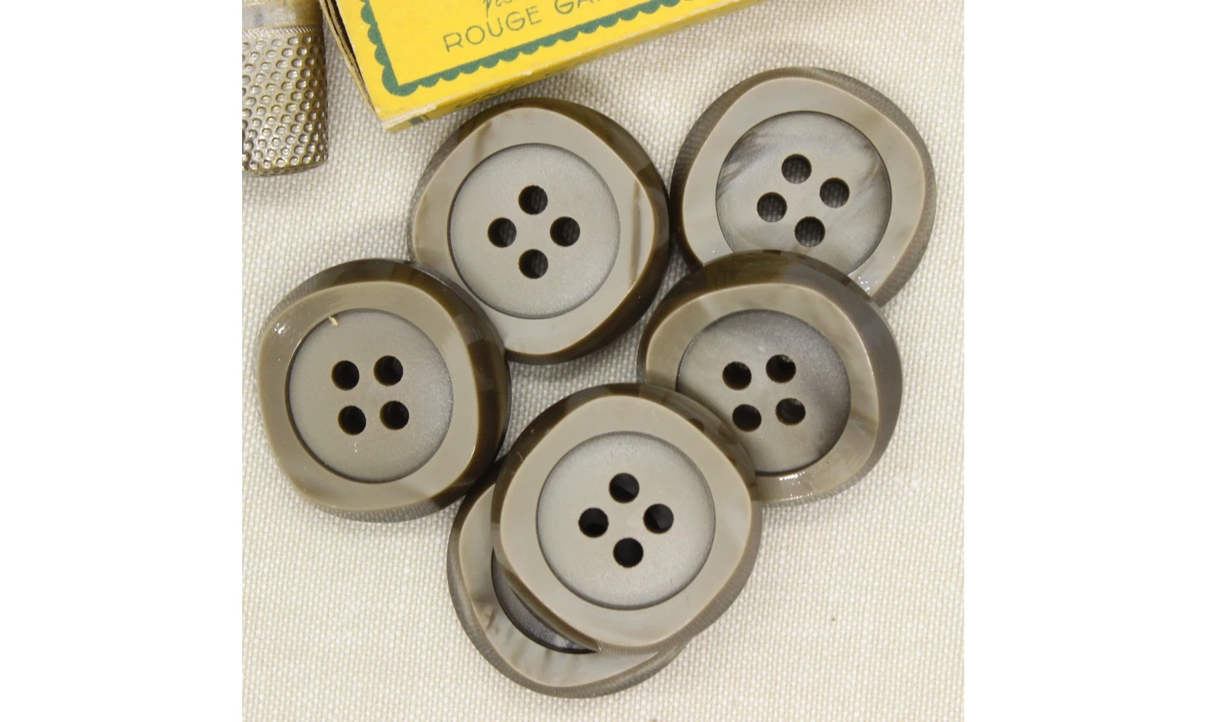 Bouton VINTAGE BRUN KAKI / par 6 / 35MM