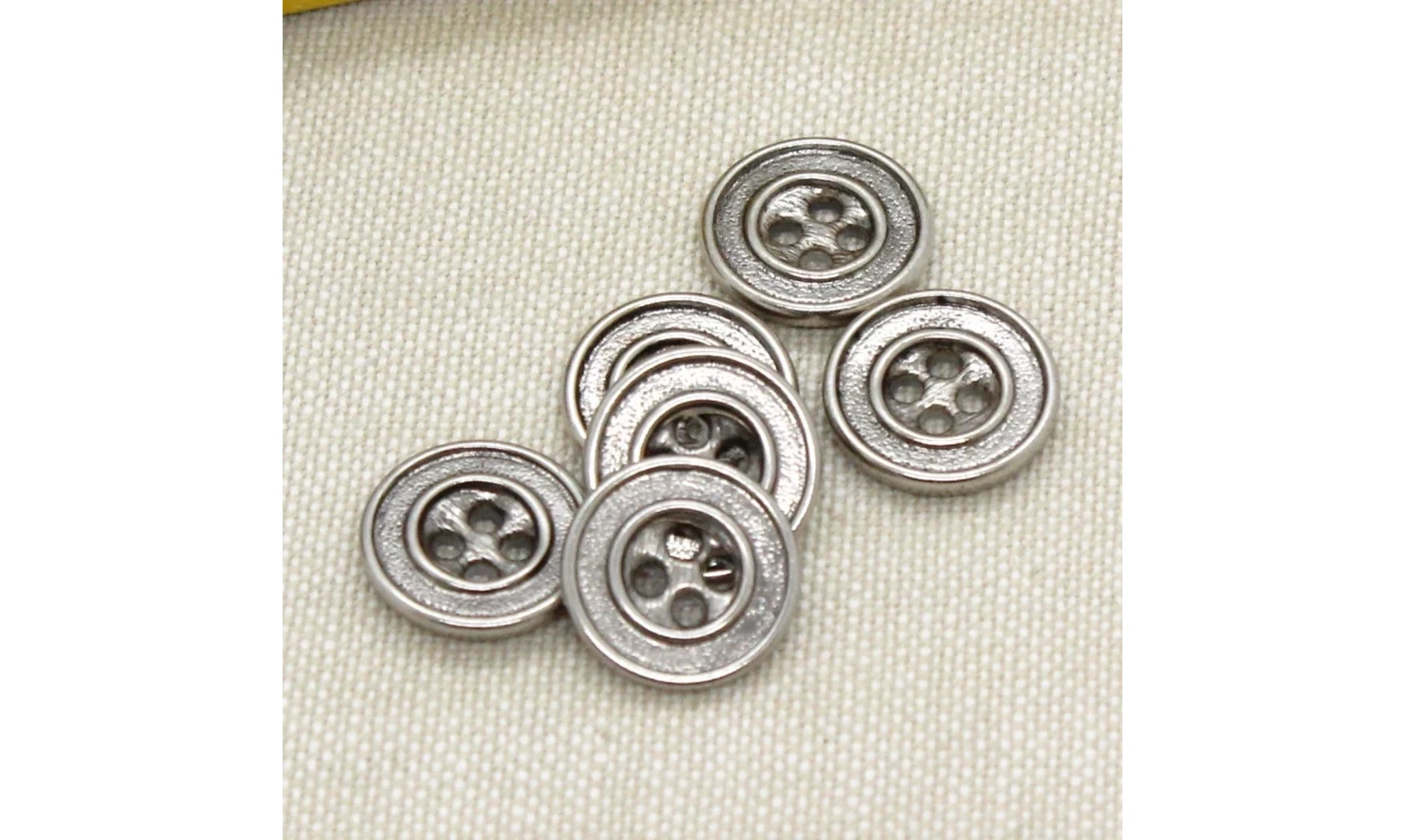 6 boutons / 15MM / Métal