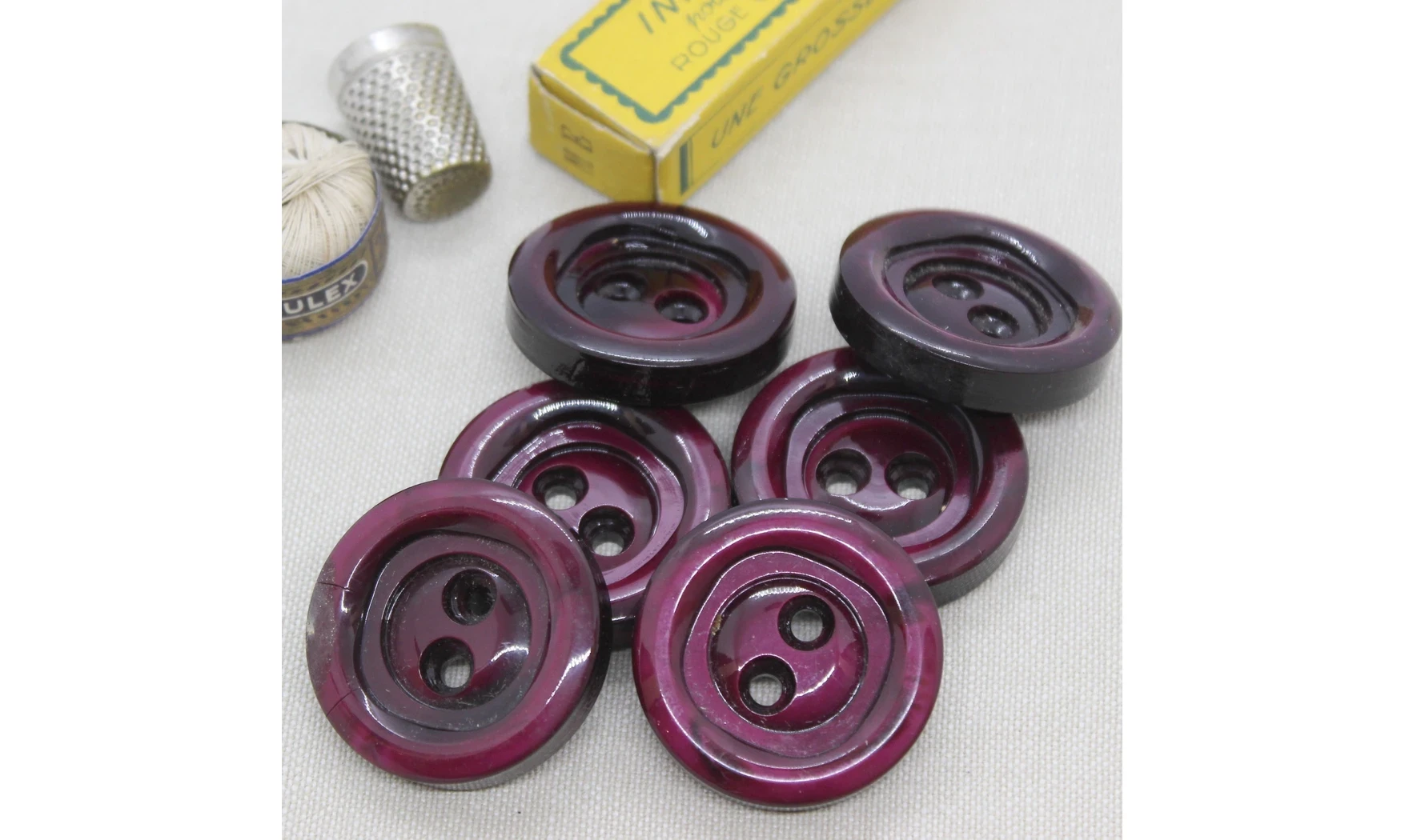 6 boutons / 35MM / Violet