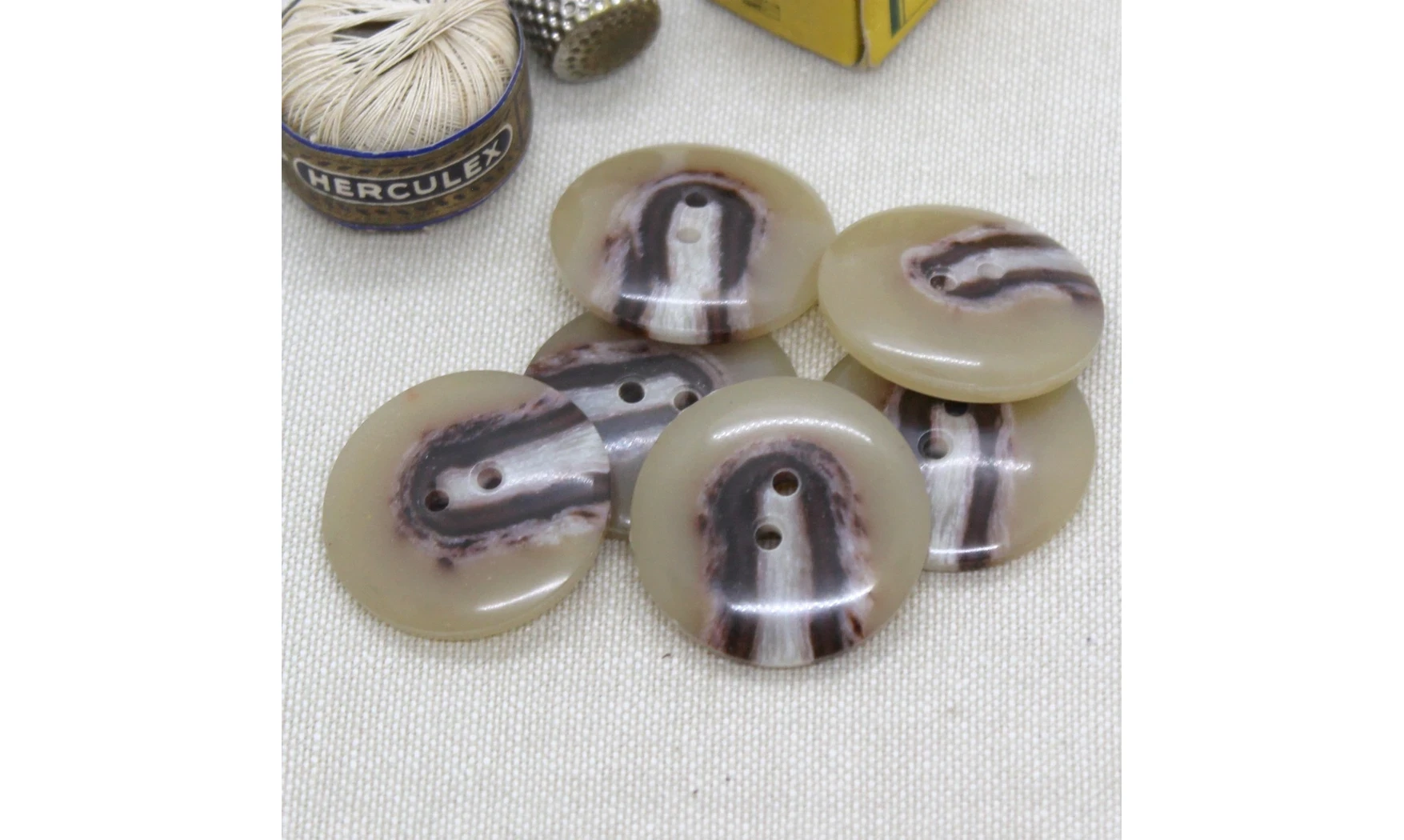 Vintage Button 055B