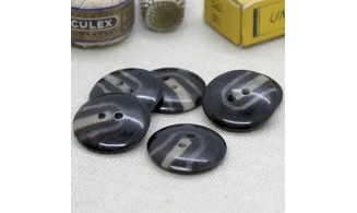 Vintage Button 057B