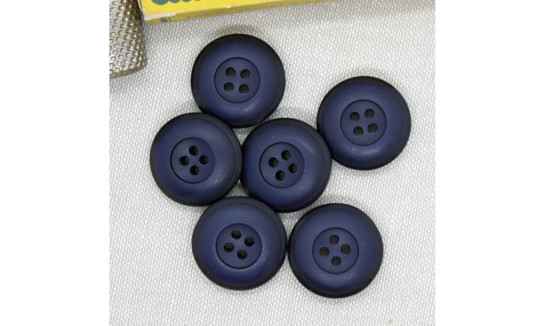 Vintage Button 083B