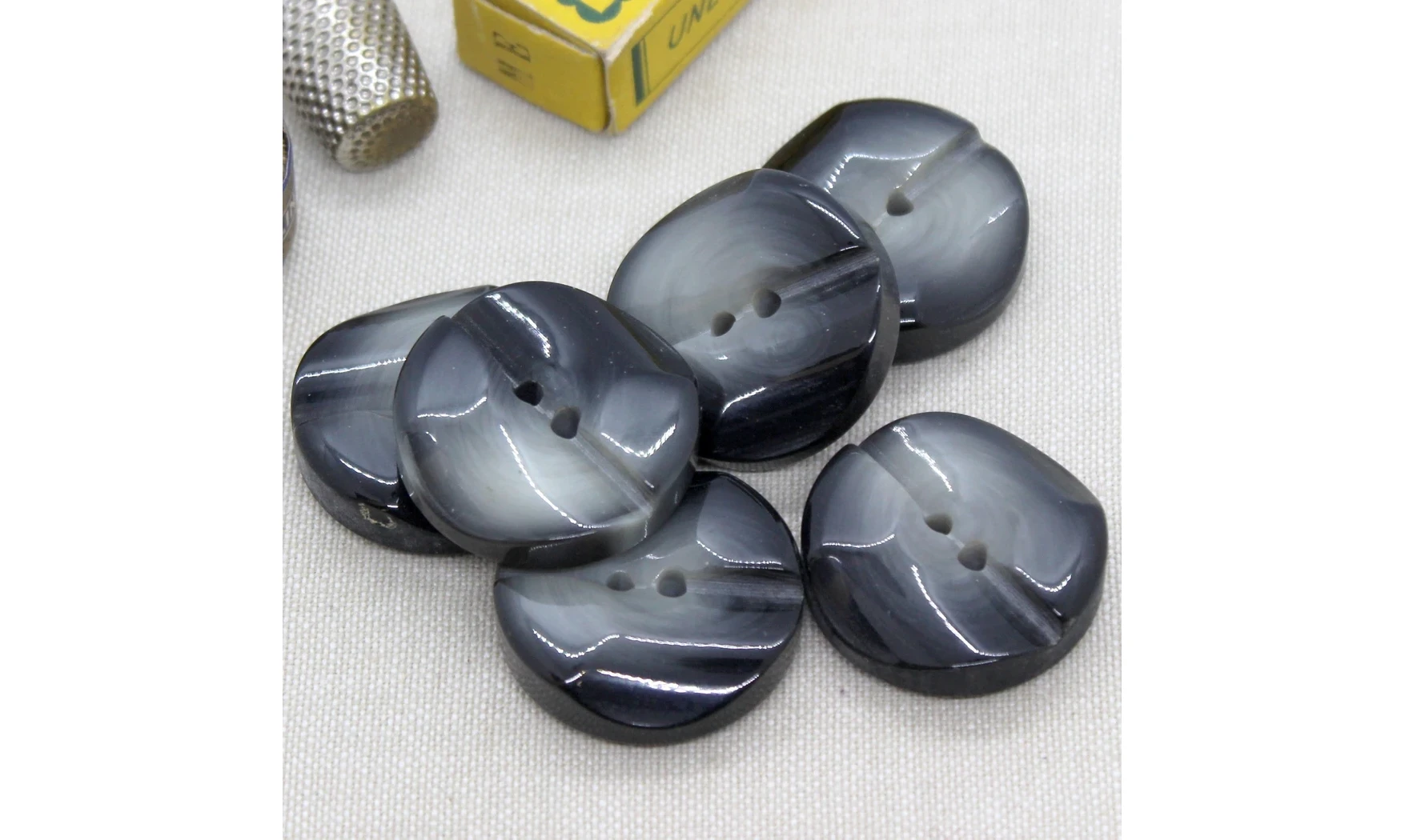 6 boutons / 31MM / Gris