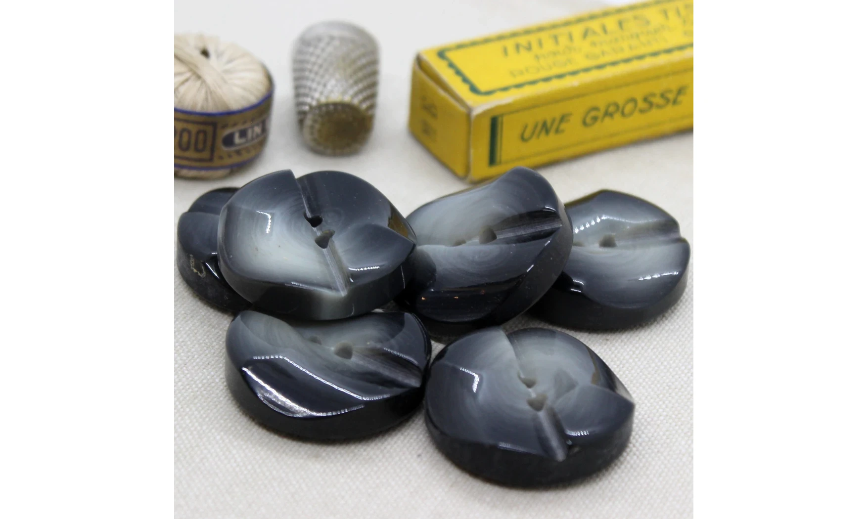 6 boutons / 31MM / Gris