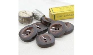 6 boutons / 28MM / Brun