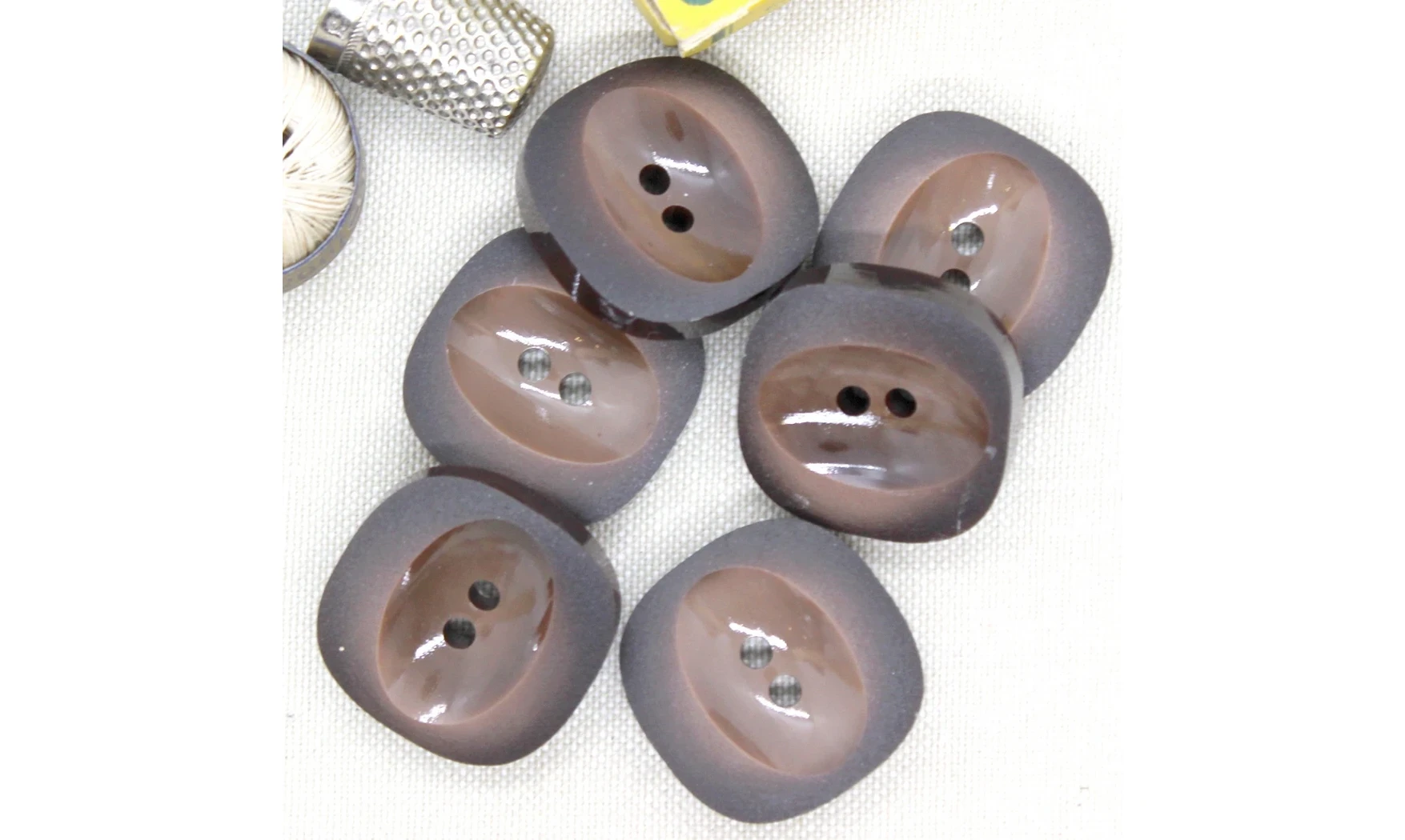 6 boutons / 28MM / Brun