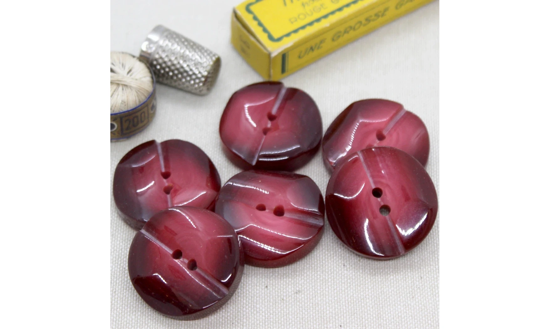 6 boutons / 31MM / Rouge