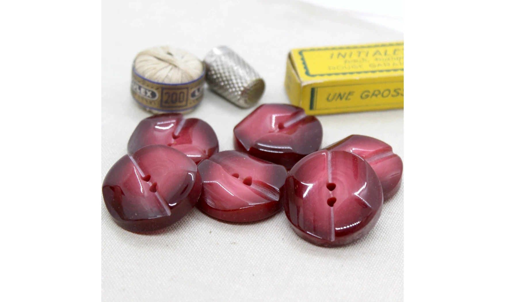 6 boutons / 31MM / Rouge