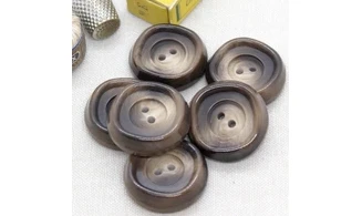 6 boutons / 30,5MM / Brun