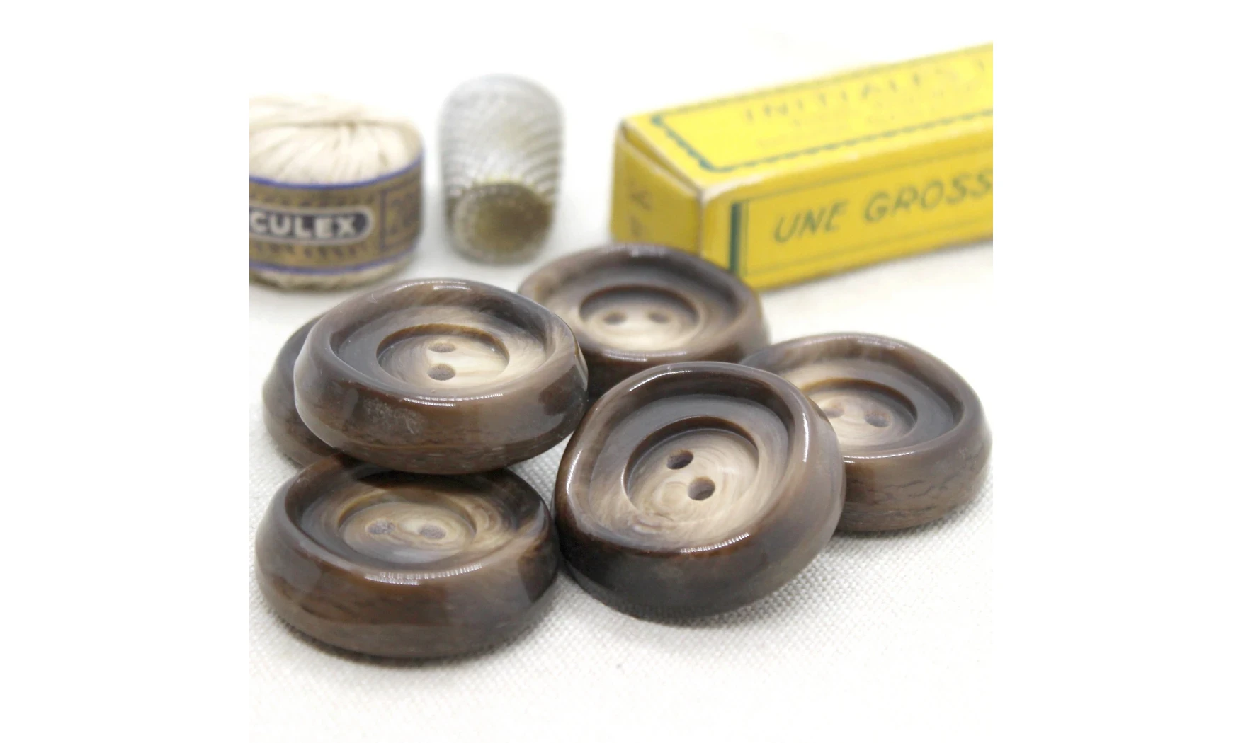 6 boutons / 30,5MM / Brun