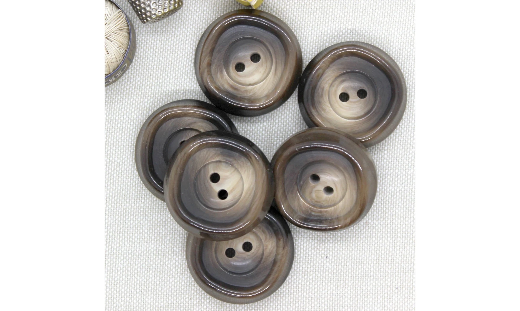 6 boutons / 30,5MM / Brun