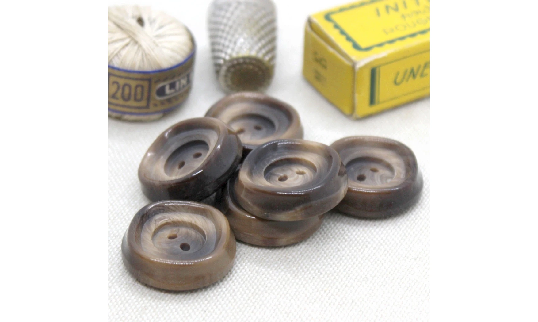 6 boutons / 23MM / Brun