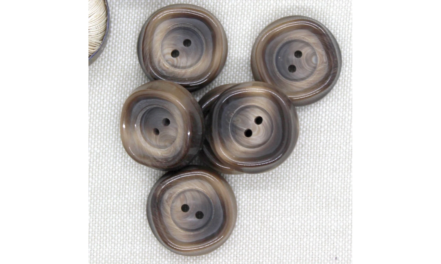 6 boutons / 23MM / Brun