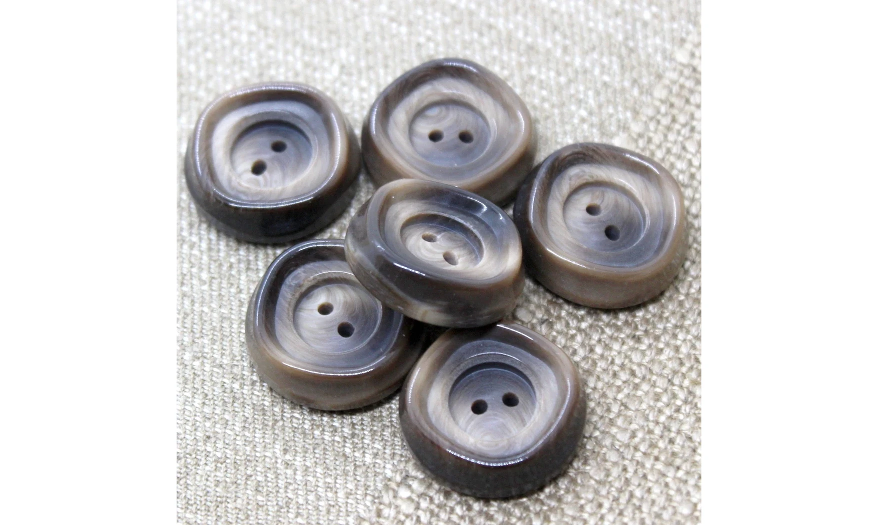 6 boutons / 23MM / Brun