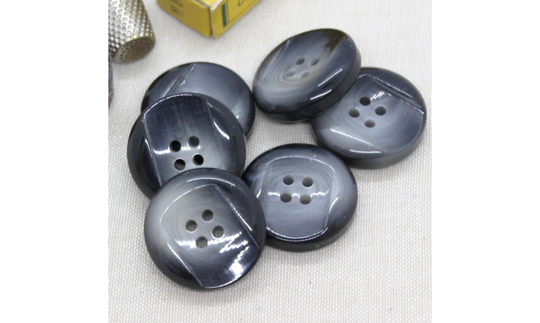 Bouton VINTAGE GRIS / par 6 / 31MM