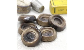 6 boutons / 28MM / Brun