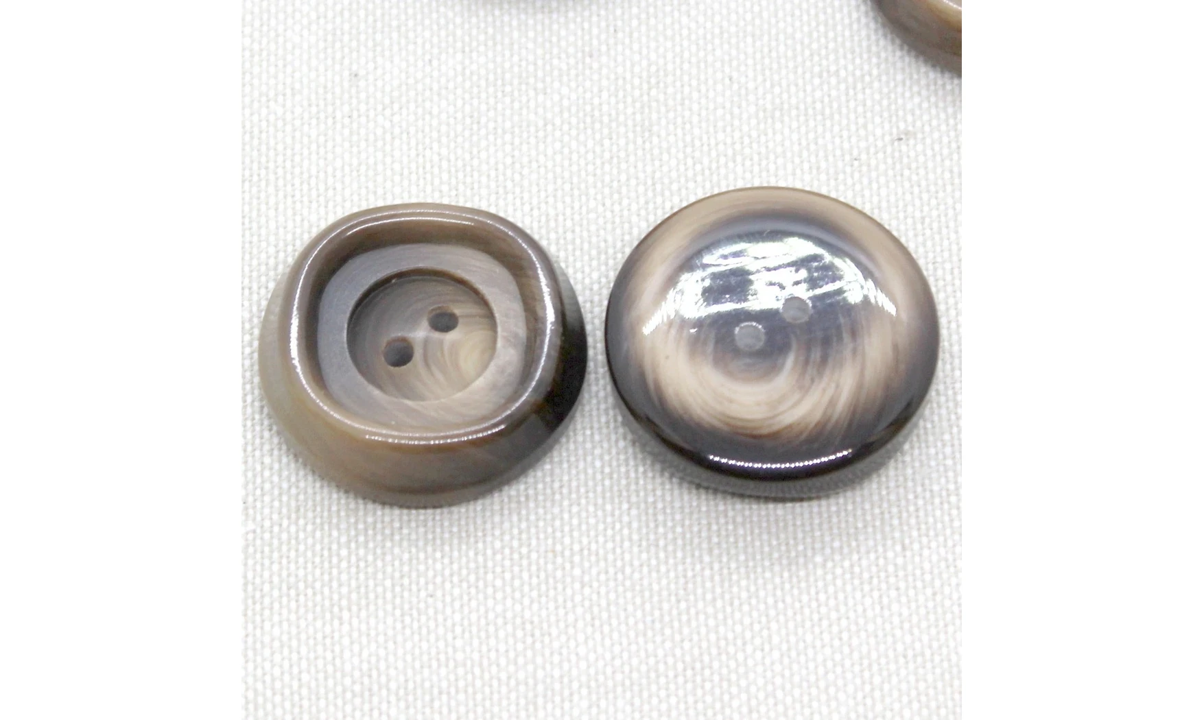 6 boutons / 28MM / Brun