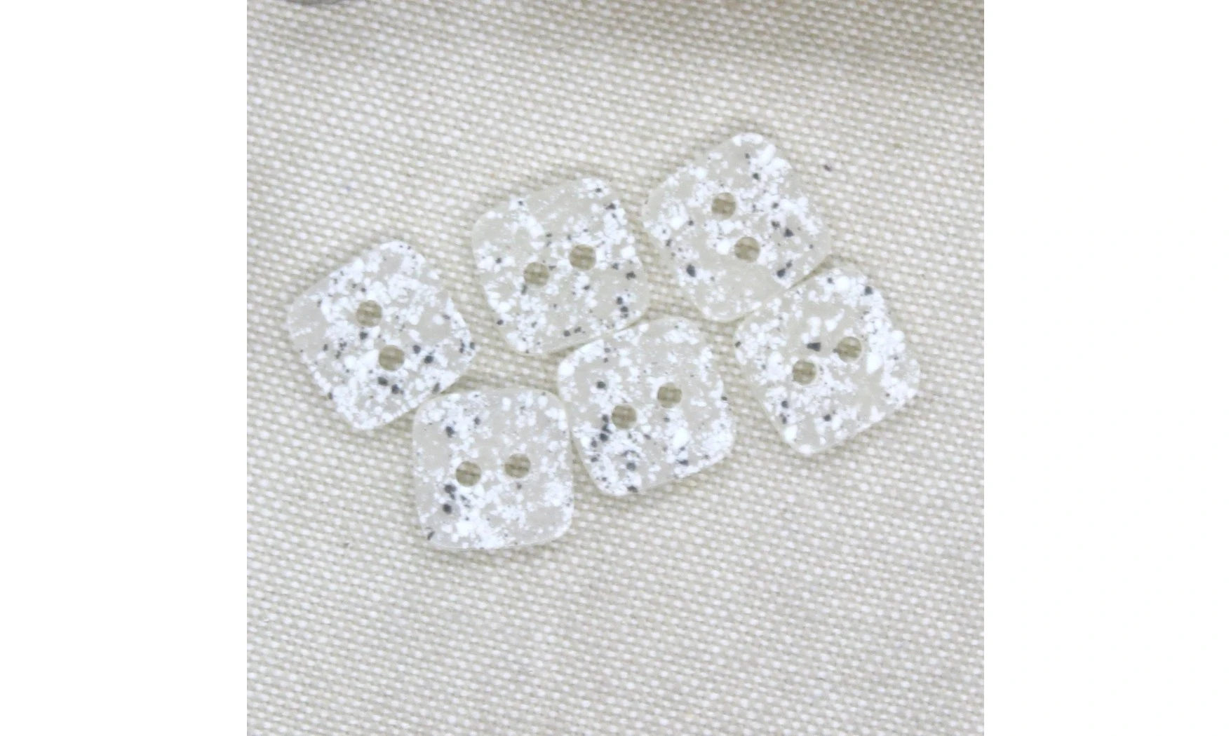 6 boutons / 12MM / Carré moucheté