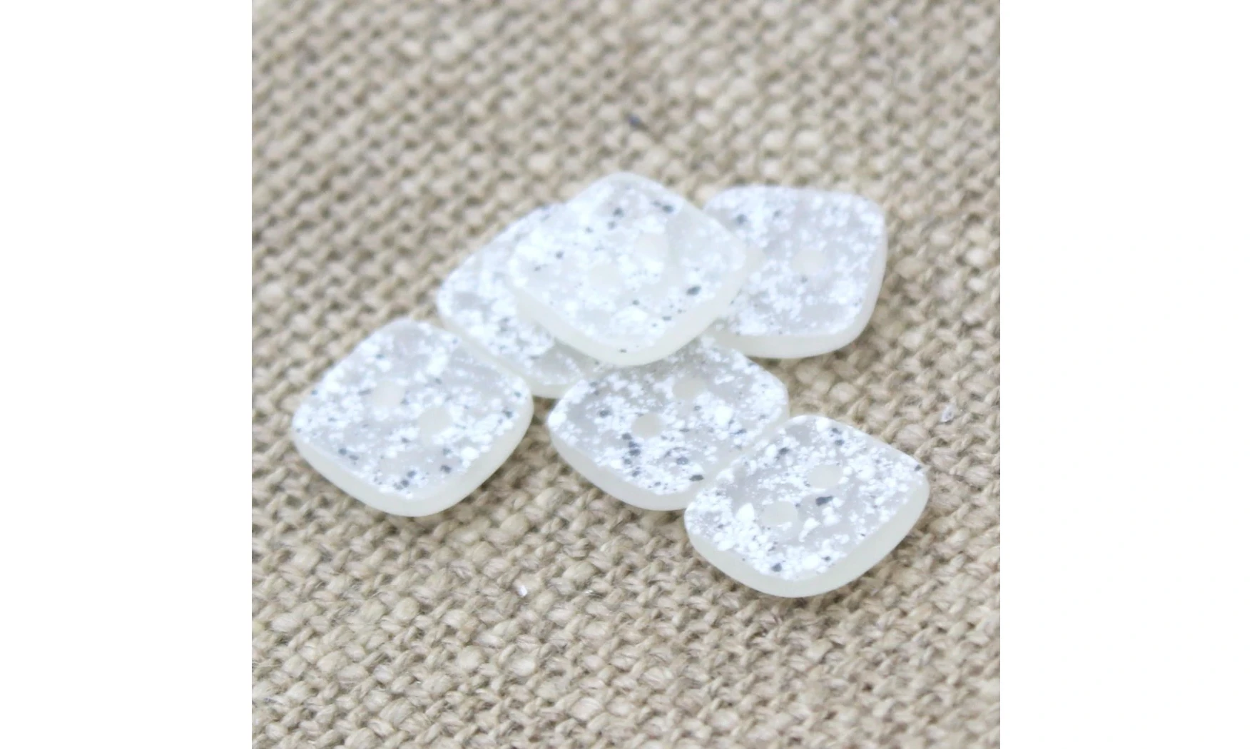 6 boutons / 12MM / Carré moucheté