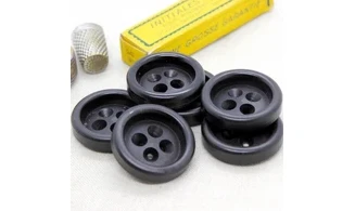 6 boutons / 35MM / Noir