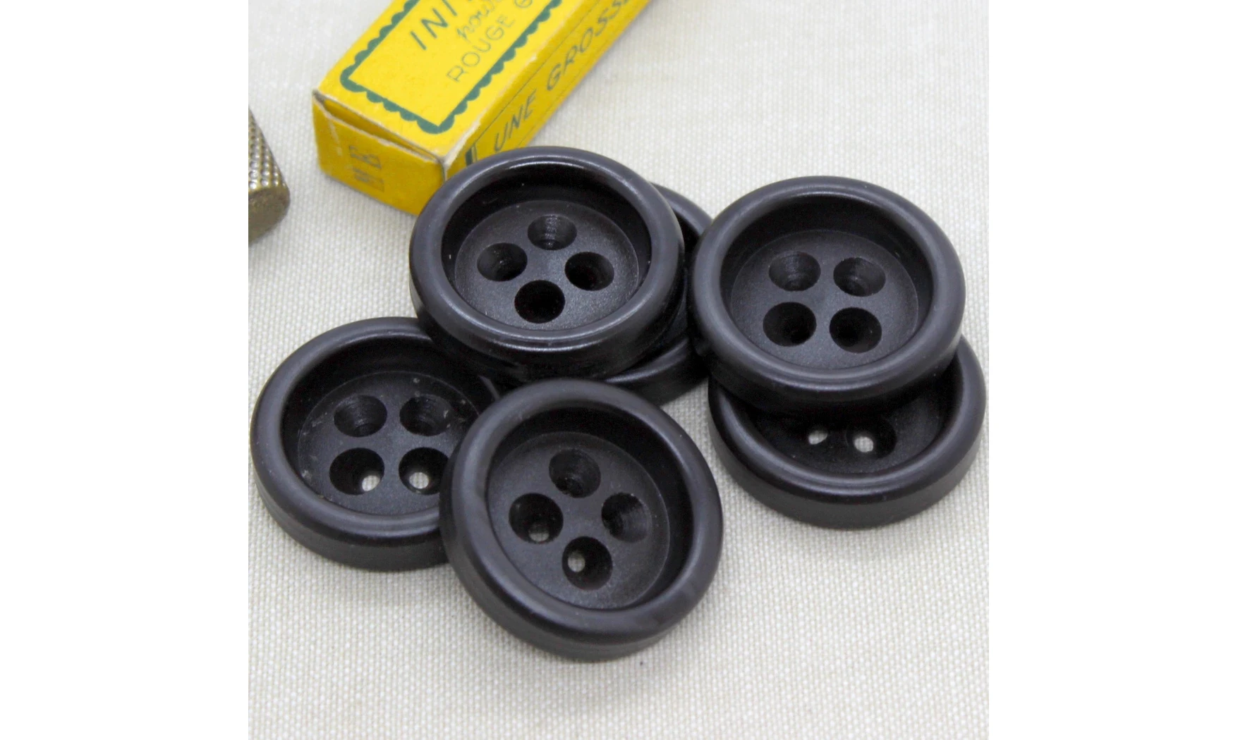 6 boutons / 35MM / Noir