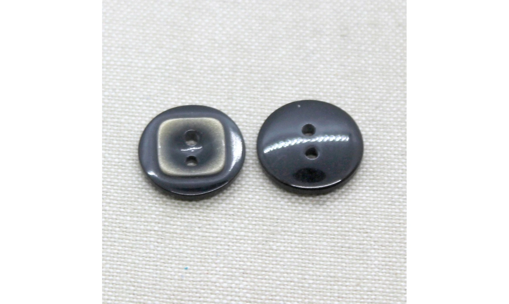 6 boutons / 18MM / Noir et doré